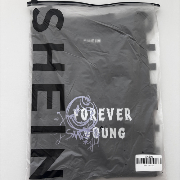 Shein Women's Size Large Black Short Sleeve Graphic Tee - "Forever Young" NIB - Picture 4 of 4